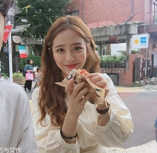 2022最流行的中長發(fā)型 2022最流行的發(fā)型之一 2022最流行的中長發(fā)型 2022最流行的發(fā)型之一