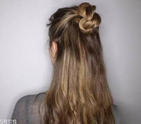 披肩發(fā)怎么弄好看圖解 六款新的編發(fā)教程 披肩發(fā)怎么弄好看圖解 六款新的編發(fā)教程