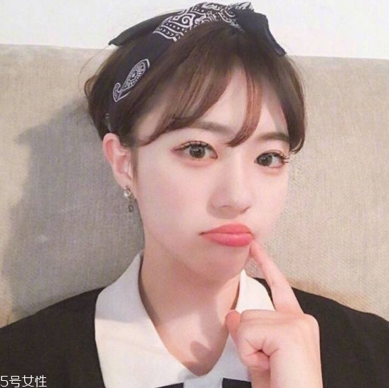 韓國(guó)發(fā)帶怎么帶好看 韓國(guó)發(fā)帶的系法圖解 韓國(guó)發(fā)帶怎么帶好看 韓國(guó)發(fā)帶的系法圖解