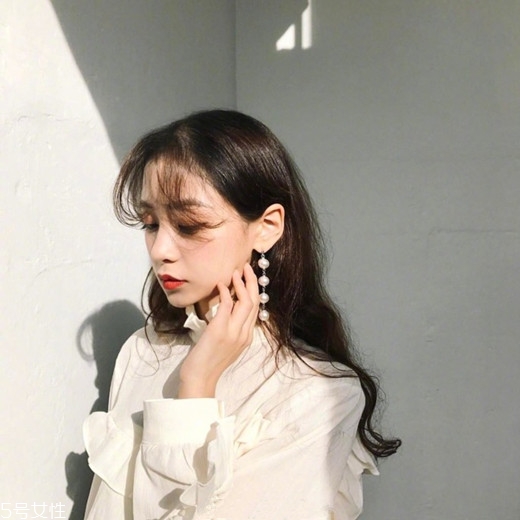 齊肩直發(fā)怎么扎好看 凸顯女神清純 齊肩直發(fā)怎么扎好看 凸顯女神清純