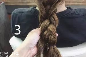 披肩發(fā)怎么弄好看圖解 六款新的編發(fā)教程 披肩發(fā)怎么弄好看圖解 六款新的編發(fā)教程