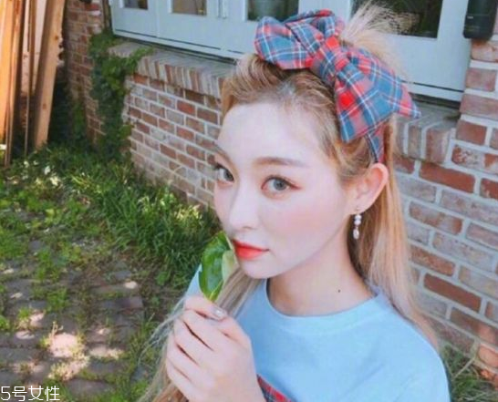 韓國(guó)發(fā)帶怎么帶好看 韓國(guó)發(fā)帶的系法圖解 韓國(guó)發(fā)帶怎么帶好看 韓國(guó)發(fā)帶的系法圖解