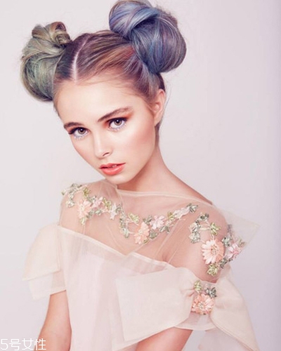 半丸子頭適合長發(fā)嗎 披肩發(fā)丸子頭扎法圖解 半丸子頭適合長發(fā)嗎 披肩發(fā)丸子頭扎法圖解