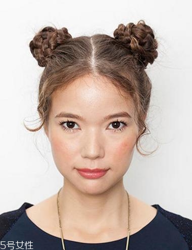 網(wǎng)紅哪吒頭怎么扎好看 哪吒頭扎法步驟圖解 網(wǎng)紅哪吒頭怎么扎好看 哪吒頭扎法步驟圖解