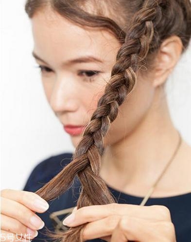 網(wǎng)紅哪吒頭怎么扎好看 哪吒頭扎法步驟圖解 網(wǎng)紅哪吒頭怎么扎好看 哪吒頭扎法步驟圖解