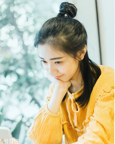 半丸子頭適合長發(fā)嗎 披肩發(fā)丸子頭扎法圖解 半丸子頭適合長發(fā)嗎 披肩發(fā)丸子頭扎法圖解
