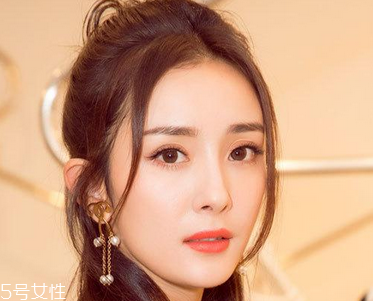 夏天留短發(fā)熱怎么辦 夏季短發(fā)這樣扎好看又清涼 夏天留短發(fā)熱怎么辦 夏季短發(fā)這樣扎好看又清涼