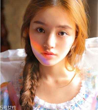 披肩發(fā)怎么弄好看圖解 六款新的編發(fā)教程 披肩發(fā)怎么弄好看圖解 六款新的編發(fā)教程