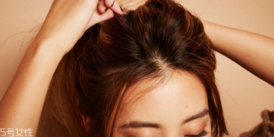 半丸子頭適合長發(fā)嗎 披肩發(fā)丸子頭扎法圖解 半丸子頭適合長發(fā)嗎 披肩發(fā)丸子頭扎法圖解