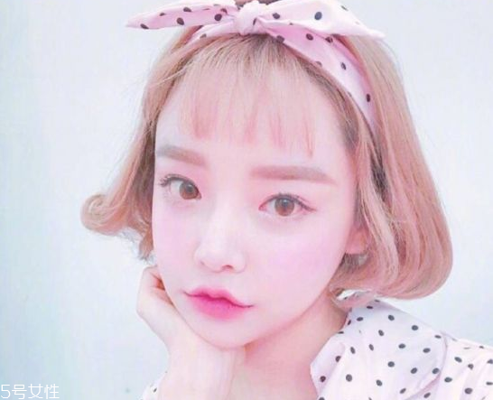 韓國(guó)發(fā)帶怎么帶好看 韓國(guó)發(fā)帶的系法圖解 韓國(guó)發(fā)帶怎么帶好看 韓國(guó)發(fā)帶的系法圖解