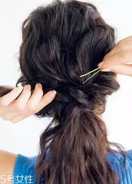 披肩發(fā)怎么弄好看圖解 六款新的編發(fā)教程 披肩發(fā)怎么弄好看圖解 六款新的編發(fā)教程