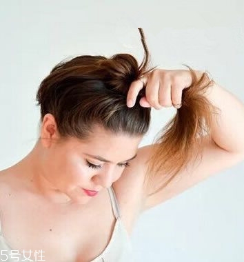 半丸子頭適合長發(fā)嗎 披肩發(fā)丸子頭扎法圖解 半丸子頭適合長發(fā)嗎 披肩發(fā)丸子頭扎法圖解
