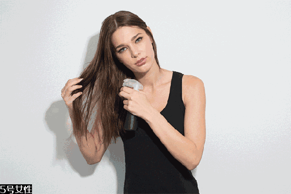 空氣丸子頭怎么弄 側分半丸子頭扎法 空氣丸子頭怎么弄 側分半丸子頭扎法