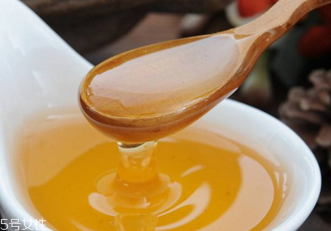 洋槐蜜為什么那么稀 洋槐蜜的花期很短 洋槐蜜為什么那么稀 洋槐蜜的花期很短