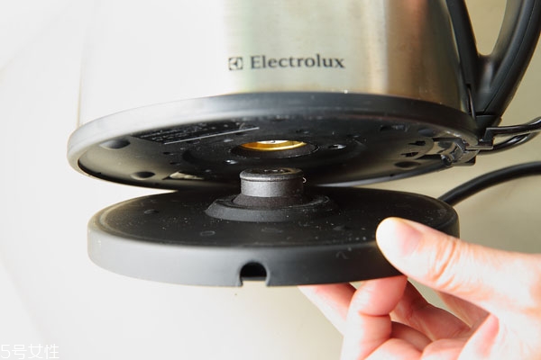 電熱水壺買(mǎi)什么樣的好 電熱水壺買(mǎi)什么樣的好