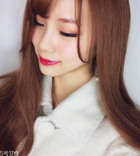 愛(ài)麗小屋四色眼影哪個(gè)好看 愛(ài)麗小屋四色眼影盤教程用法