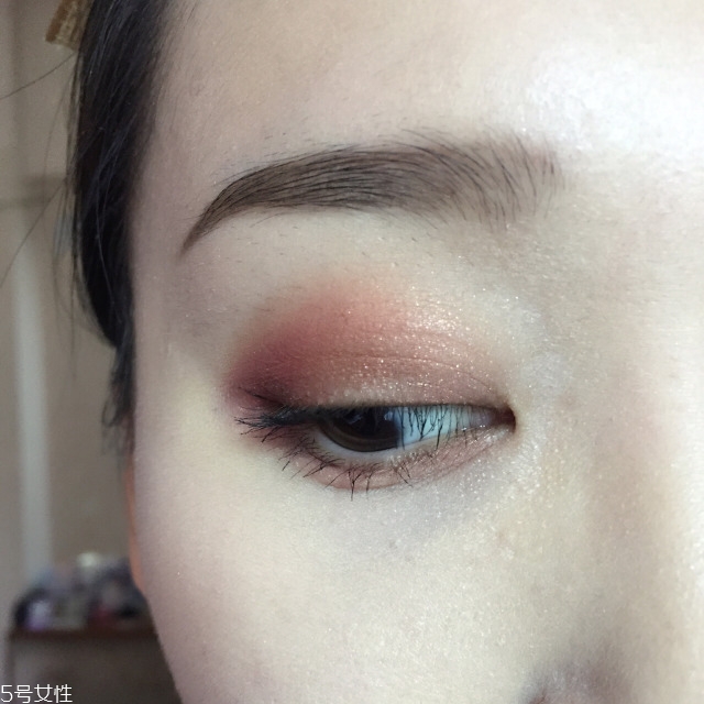 愛(ài)麗小屋四色眼影哪個(gè)好看 愛(ài)麗小屋四色眼影盤教程用法