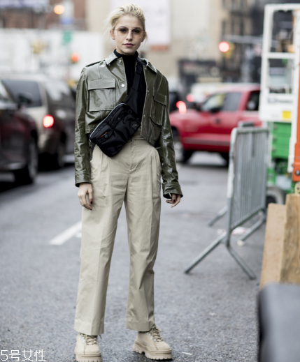 工裝褲怎么搭配好看？比牛仔褲時(shí)髦多了