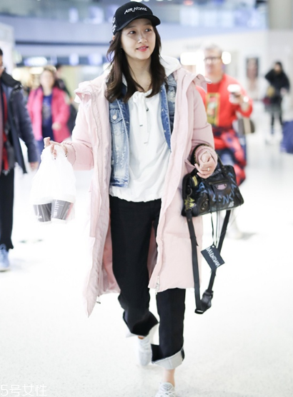 棒球帽怎么搭配衣服？素顏也能hold住