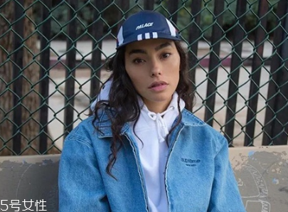 棒球帽怎么搭配衣服？素顏也能hold住