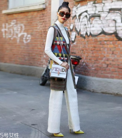 馬甲里面配什么衣服好看？換季疊搭全靠它