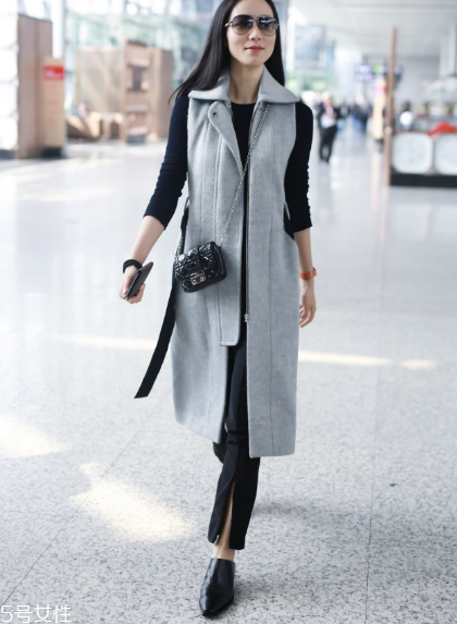 馬甲里面配什么衣服好看？換季疊搭全靠它