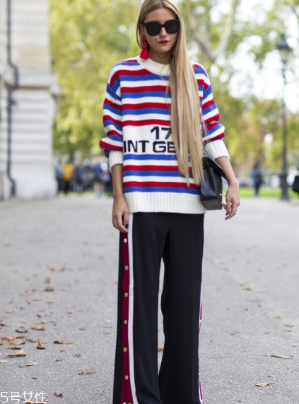 條紋毛衣怎么搭配？營(yíng)造浪漫少女感