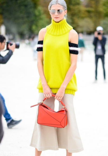 針織背心怎么搭配？爭(zhēng)做時(shí)尚先鋒