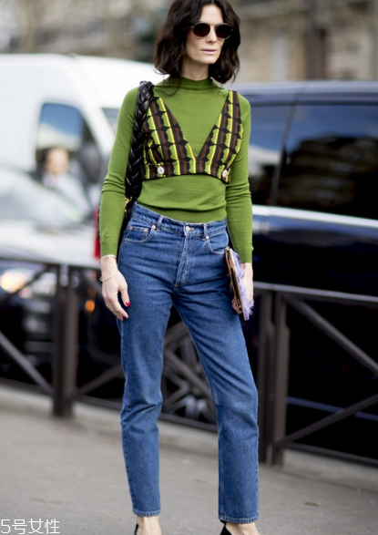 針織背心怎么搭配？爭(zhēng)做時(shí)尚先鋒