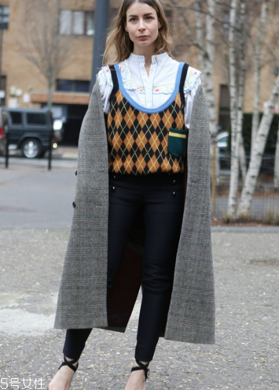 針織背心怎么搭配？爭(zhēng)做時(shí)尚先鋒