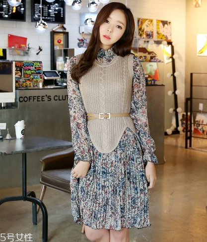 針織背心怎么搭配？爭(zhēng)做時(shí)尚先鋒