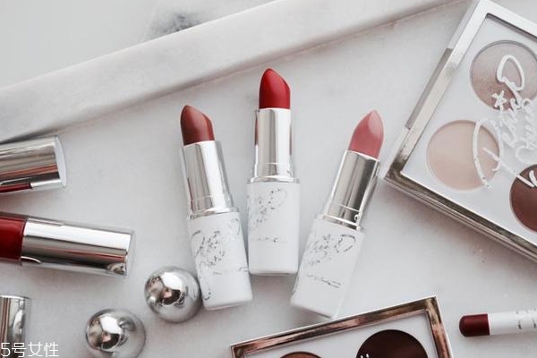 mac派大星合作限量款口紅有幾個(gè)色號(hào)？試色展示