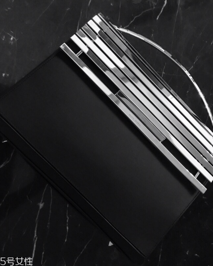 eddie borgo包包多少錢？一秒解決撞包尷尬