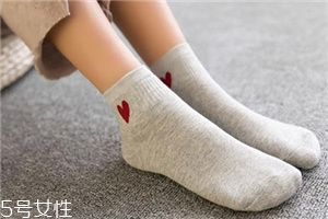 襪子能放在洗衣機洗嗎？襪子最好手洗