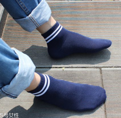 襪子能和衣服一起洗嗎？襪子最好單獨(dú)洗