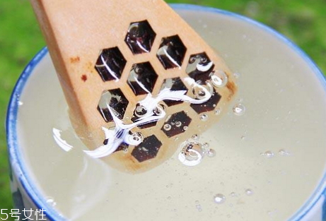 槐花蜜能治便秘嗎 有潤(rùn)腸通便的效果 槐花蜜能治便秘嗎 有潤(rùn)腸通便的效果