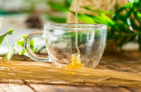 槐花蜜能減肥嗎 適量可以食用 槐花蜜能減肥嗎 適量可以食用