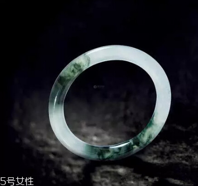 玉手鐲斷了怎么修復(fù)？玉手鐲佩戴要當(dāng)心