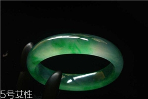 玉手鐲取不下來怎么辦？小妙招輕松取下玉手鐲