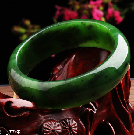 玉手鐲可以戴著睡覺嗎？玉手鐲有助于睡眠