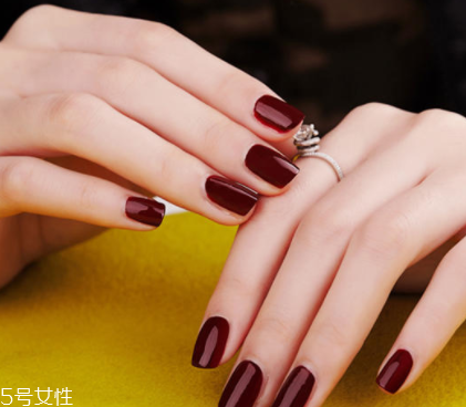寬短指甲適合什么美甲 這些樣式依然能美得耀眼 寬短指甲適合什么美甲 這些樣式依然能美得耀眼
