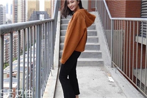 春天喇叭褲配什么上衣？搭出復(fù)古新時(shí)尚