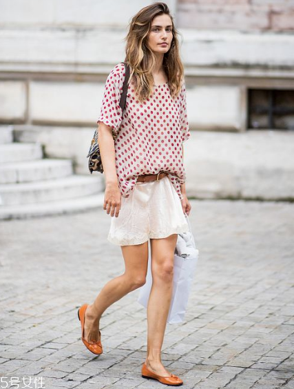 芭蕾舞鞋怎么搭配？這樣穿顯瘦又時(shí)髦