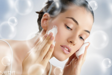 不洗臉容易長脂肪粒嗎 這樣洗臉皮膚想不好都不行 不洗臉容易長脂肪粒嗎 這樣洗臉皮膚想不好都不行