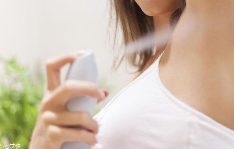身體汗味重怎樣調(diào)理 五招翻新你的女人味 身體汗味重怎樣調(diào)理 五招翻新你的女人味