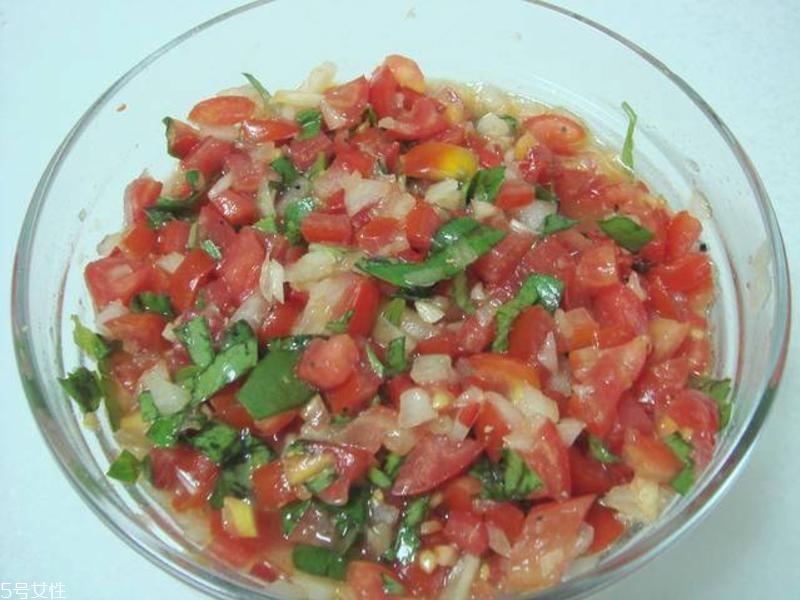 天熱不想吃飯?jiān)趺椿厥?天熱沒(méi)有胃口吃什么好 天熱不想吃飯?jiān)趺椿厥?天熱沒(méi)有胃口吃什么好