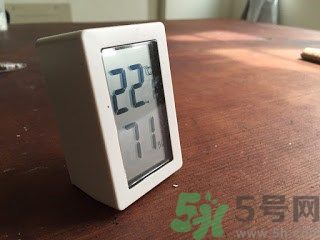 家里地板返潮怎么辦？墻上流水是怎么回事？
