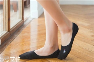 襪子上的膠怎么去除？教你幾招去除膠漬