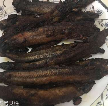 泥鰍會吃小魚嗎？這個是不會的