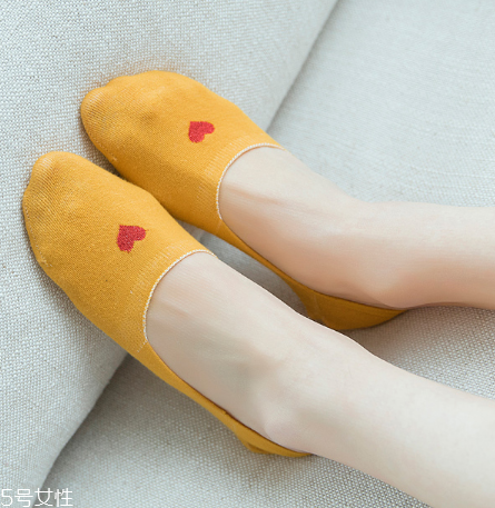 襪子粘有頭發(fā)怎么辦？巧妙利用身邊物品